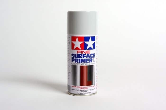 Tamiya 87064 Fine Surface Primer (L) Light Gray For Plastic & Metal 180ml - immagine 2